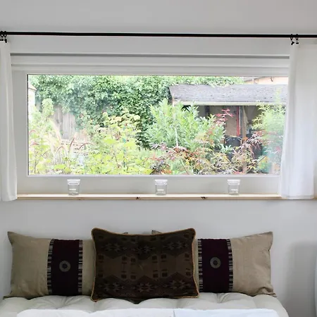 Le Chemin Du Village Bed & Breakfast Croth