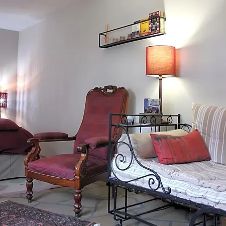 Le Chemin Du Village Bed & Breakfast
