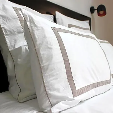Le Chemin Du Village Bed & Breakfast Croth