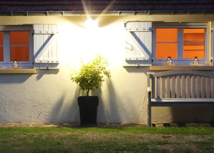 Le Chemin Du Village Bed & Breakfast Croth